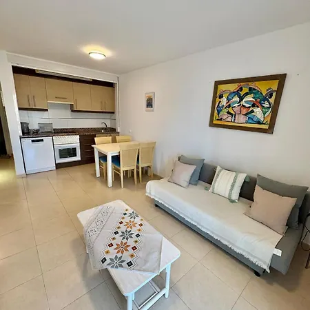 Apartment With Sea View Pool & Private Parking *