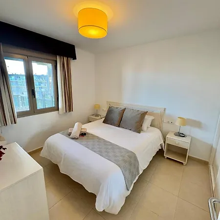 With Sea View Pool & Private Parking *